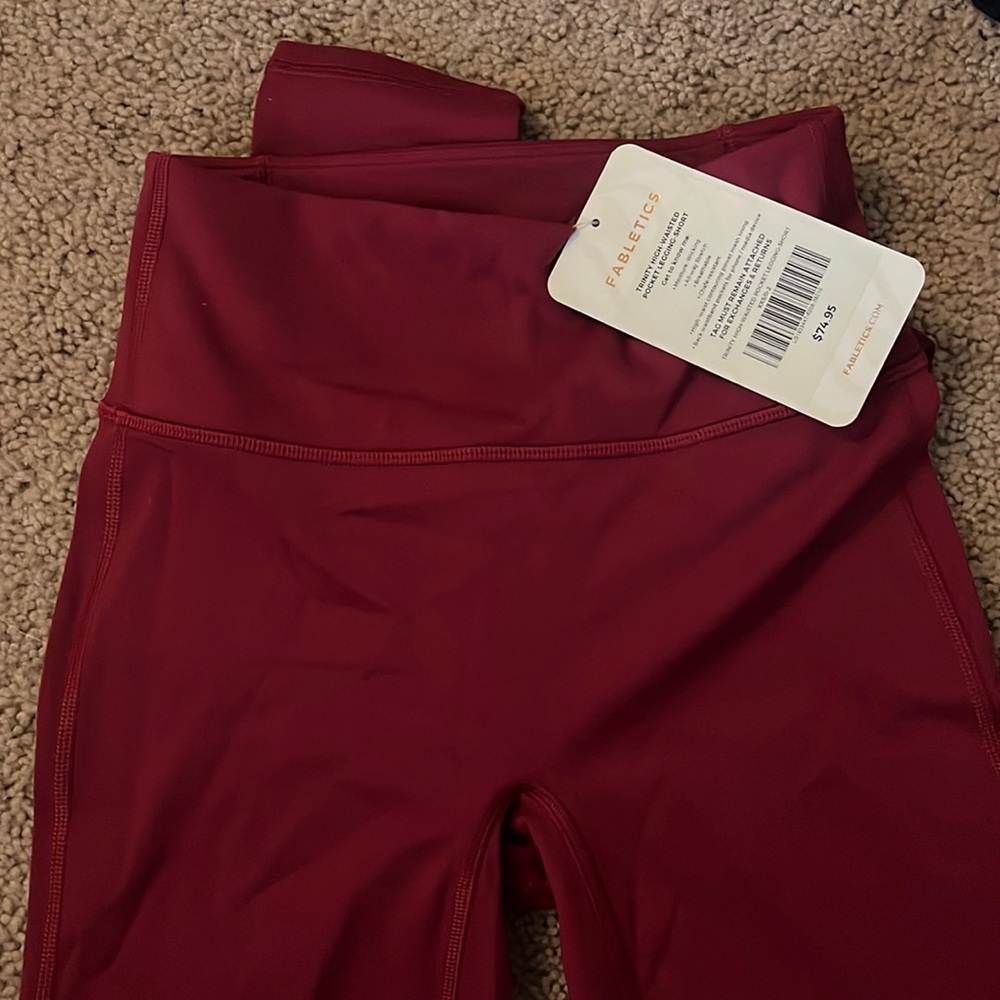 Fabletics trinity high waisted pocket legging- short (size: xxs)